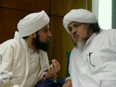 Sayyid Muhammad Alawi Almaliki Alhasani bersama Habib Ali Aljufri