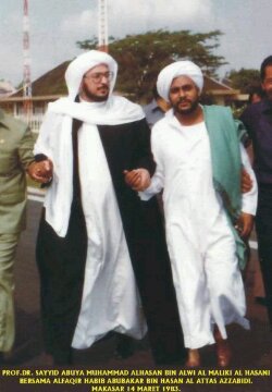 Sayyid Muhammad bin Alawi Almaliki Alhasani bersama Habib Abu Bakar bin Hasan Al Atthos Azzabidi