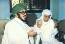 KH. Ahmad Asrori Al-Ishaqi bersama Habib Muhammad Alawi Almaliki