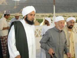 Asy-Syekh Dr. M. Sa'id Ramadhan Al-Buthi bersama Al-habib Ali al-Jufriy dan Al-habib Zaid bin Abdurrahman bin Yahya
