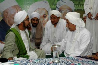 Habib Luthfi bersama Habib Umar bin Hafidh