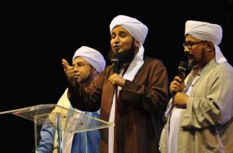 Habib Ali Aljufri bersama Habib Munzir Almusawwa dan Habib Ja'far bin Muhammad Al Bagir Al attas saat acara Majelis Rasulullah Saw