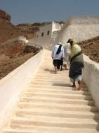 mendaki tangga ke makam imam muhajir