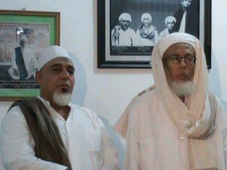 Al Habin Zein bin Sumaith bersama Al Habib Abu Bakar bin Hasan Al Atthos Azzabidi